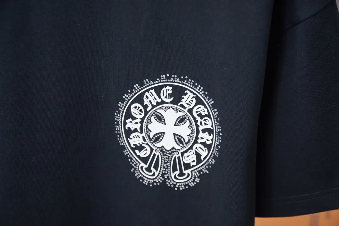 🅿️200 Ch*ome Hearte 25SS early spring new model, hot diamond short sleeves, light luxury, a must-have item for daily commuting for men and women, correct version, welcome to compare, detailed features · 280 grams of 100% pure cotton double yarn jersey fabric · Special thickened 32 pieces of double-strand 1X1 thread in the same vat custom dyeing · Imported Australian matte pearl diamonds ➕ Three-dimensional wow rubber heart pattern · Double needle stitching across seams · Original main mark, washed tag, brand moisture-proof paper packaging Color: black/white/blue Size: S/M/L/XL